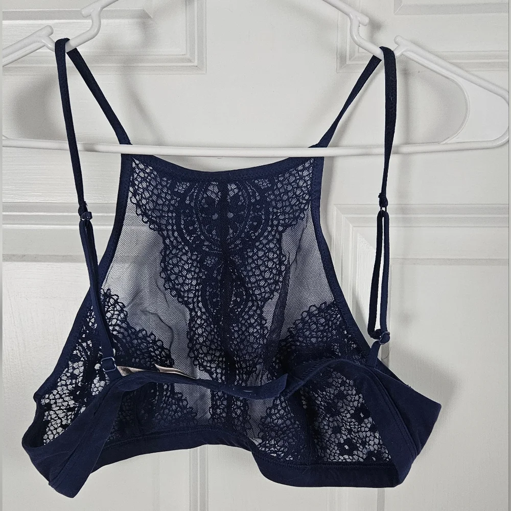 Victoria's Secret Body By Victoria Navy Lace High-Neck Bralette - Picture 2 of 4